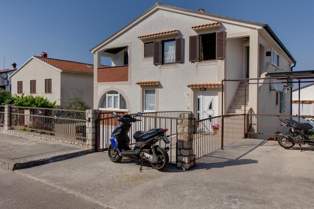 Apartment Nikolina Mali Lošinj Exterior foto