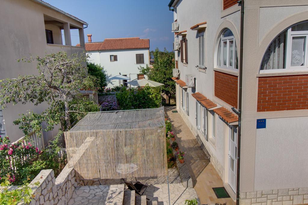 Apartment Nikolina Mali Lošinj Exterior foto
